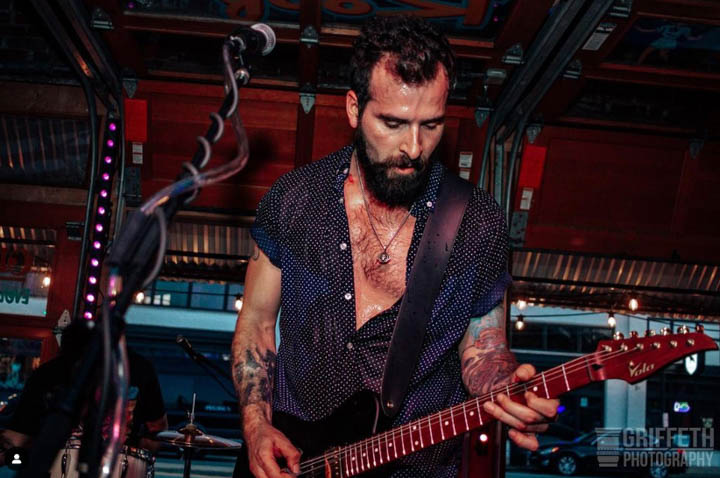 Guitar Dusty Bo Rides Into Chicago