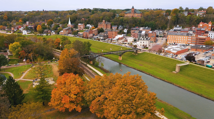 Highway to Hush: A Chicago Road Trip to Galena and the Golden Quiet of Eagle Ridge Resort