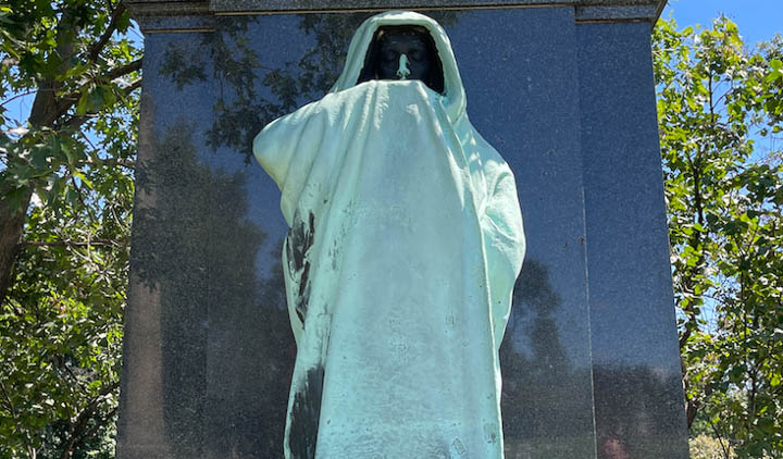 Explore The Mysteries of Graceland Cemetery