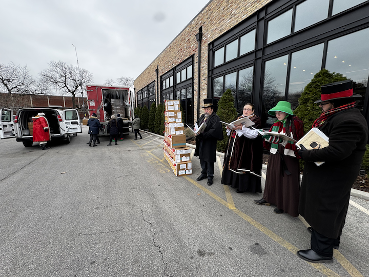Home Run Inn Pizza and Chicago DFSS Deliver 5,000 Pizzas to Homeless Shelters