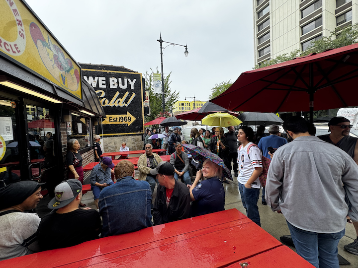 Chicago Goes Wild as Wiener’s Circle Gives Away Free Hot Dogs After Calibe Williams’ 4-TD Explosion